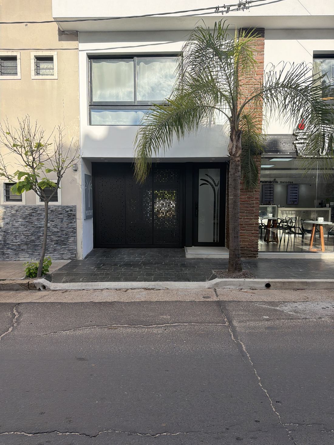 Frente del Apart Hotel Yatay en Carlos Pellegrini 1117, Concordia